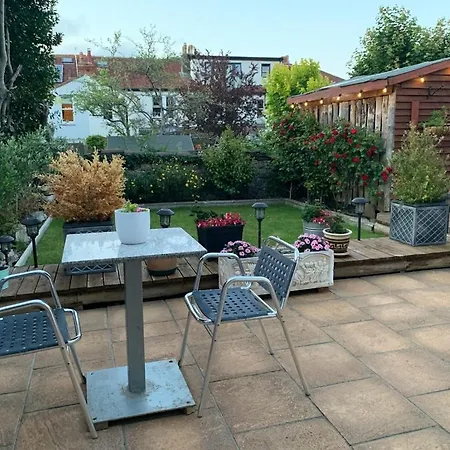 2 Double Bedroom Flat With Large Garden Bristol