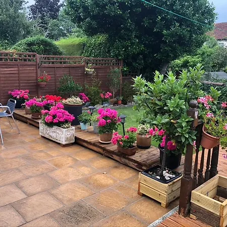 2 Double Bedroom Flat With Large Garden Apartment *
