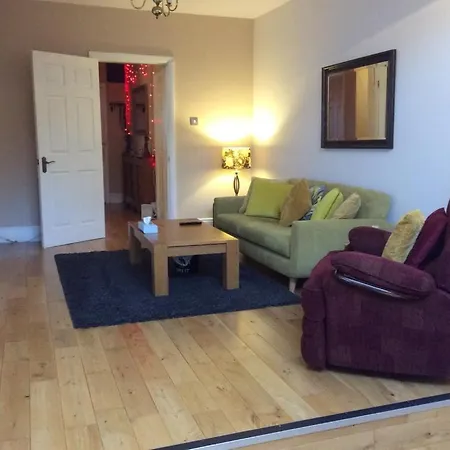 Apartment 2 Double Bedroom Flat With Large Garden