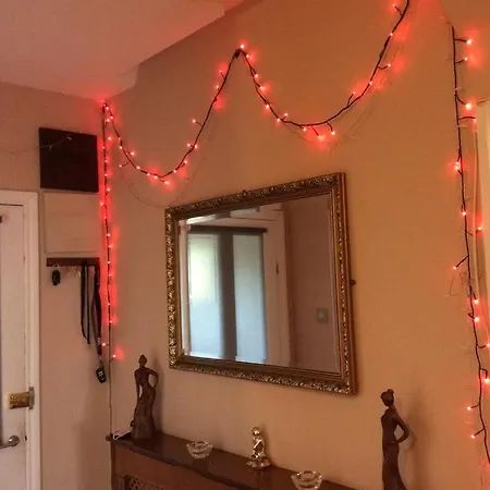 2 Double Bedroom Flat With Large Garden *