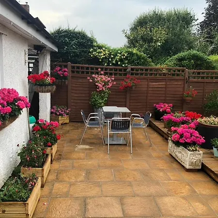 2 Double Bedroom Flat With Large Garden *