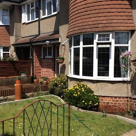 2 Double Bedroom Flat With Large Garden Bristol