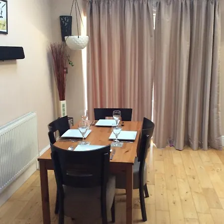 2 Double Bedroom Flat With Large Garden Bristol