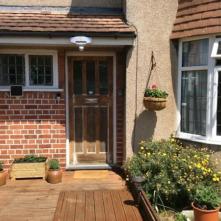 2 Double Bedroom Flat With Large Garden